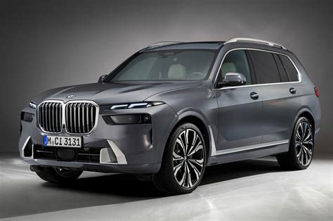 BMW X7 updated for 2022 .